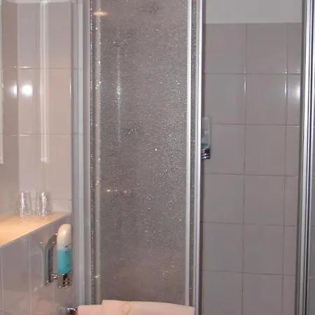 - Gasthaus Alte Post グラートベック